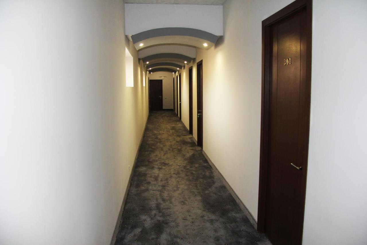 Nice Hotel Erevan Exterior foto